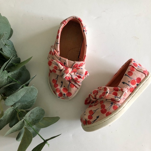 TOMS Tiny Classics Coral Pink Cherry Cherie Print Bow. Size T6 - Picture 2 of 8